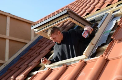 Pose de fenêtres de toit Velux à Aschbach